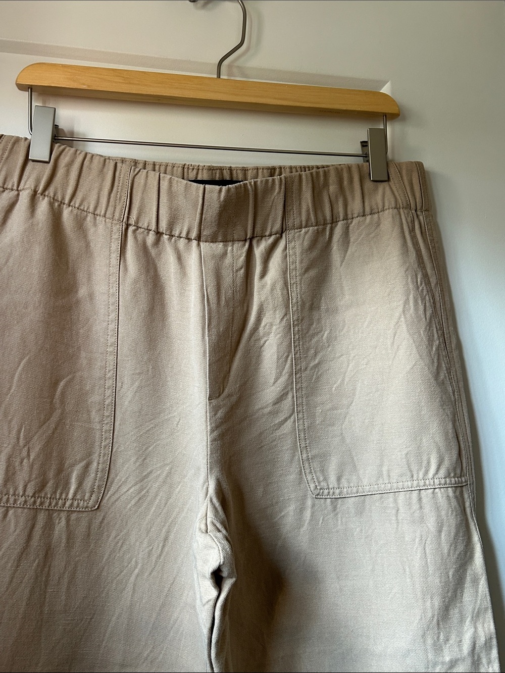 Women’s Linen Banana Republic Beige Elastic Waist Pants - Picture 4 of 6